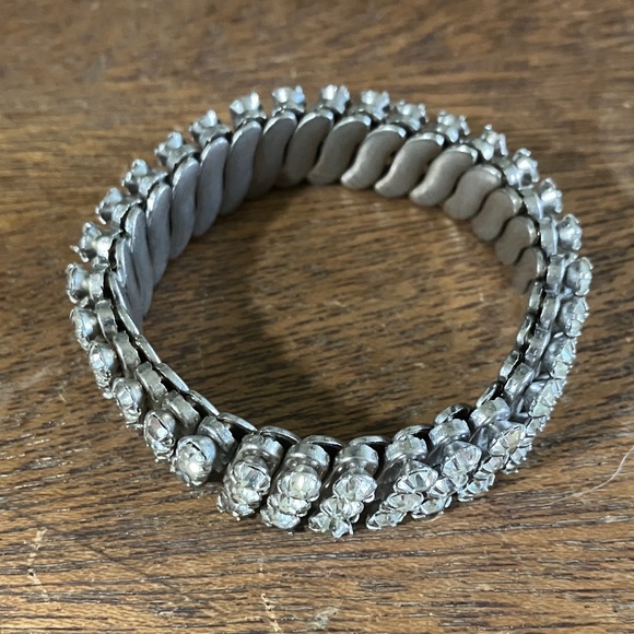 Sparkling‎ Silver Rhinestone Stretch Bracelet - Picture 3 of 4